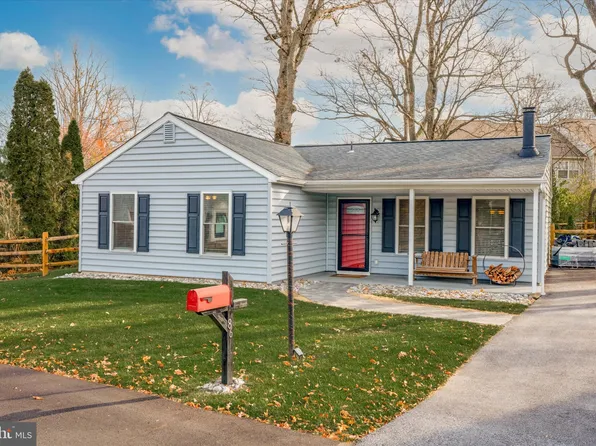 86 Canterbury Ct, Downingtown, PA 19335