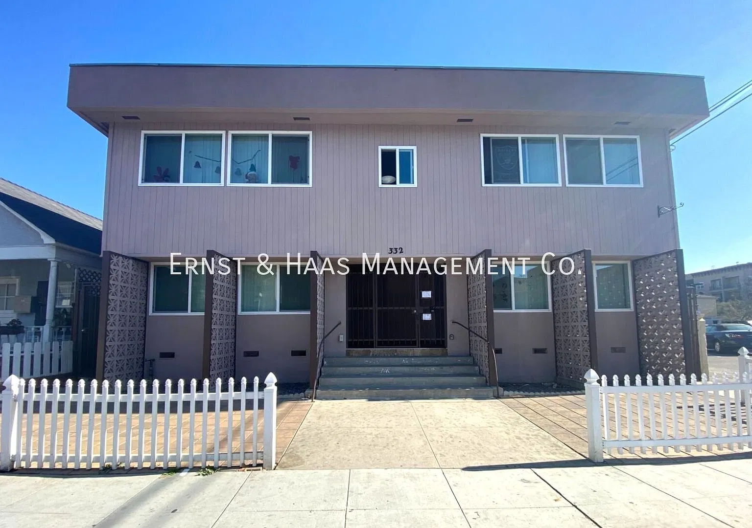 Beautifully Updated Apartment Just Steps From Downtown Long Beach! — Photo 1