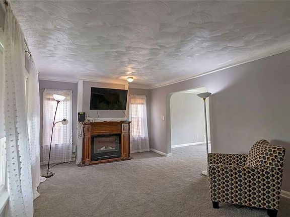 3rd image of 13504 S Parkway Dr