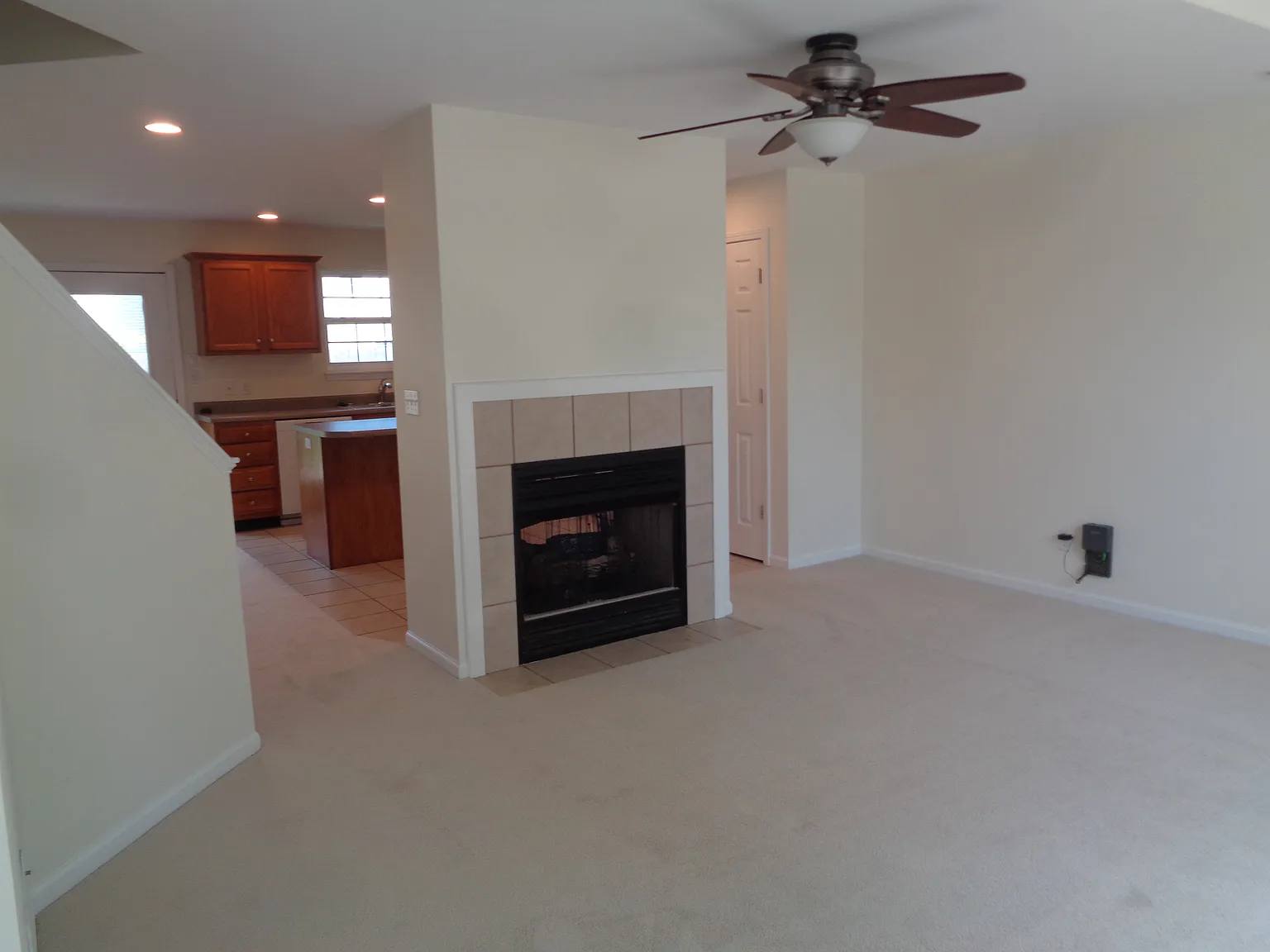 3 bed, 2.5 bath, 1686 sqft, $1,995 — Photo 2
