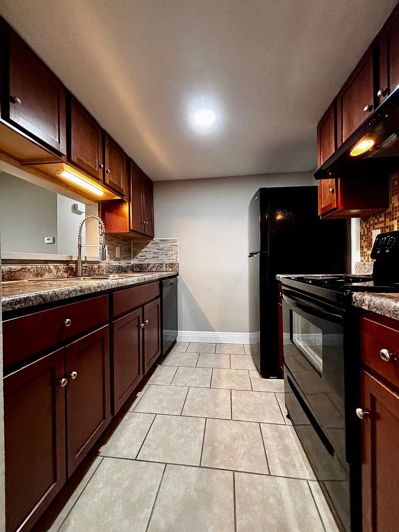 Flowerdale Apartments — Photo 3