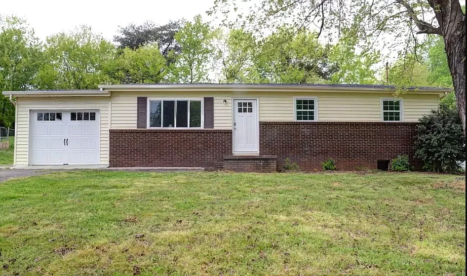 3 bed, 1134 sqft, $1,700 — Photo 2