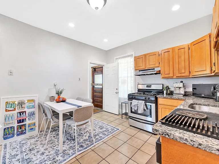 22 Fisher Ave #2 — Photo 7