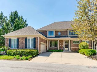 2148 Royal Ridge Dr, Northbrook, IL 60062