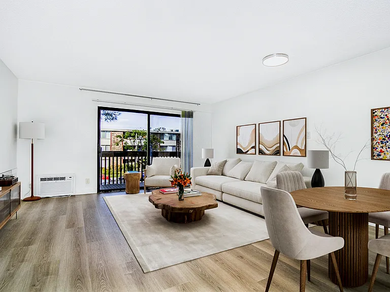 22100 Burbank Blvd #259G — Photo 1