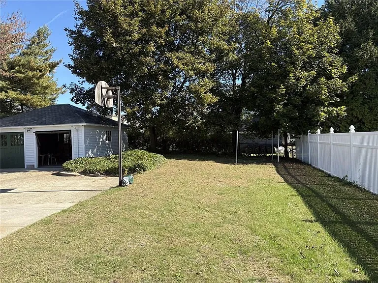 36 Underwood St — Photo 11