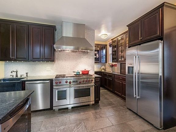 5th image of 722 E 22nd St