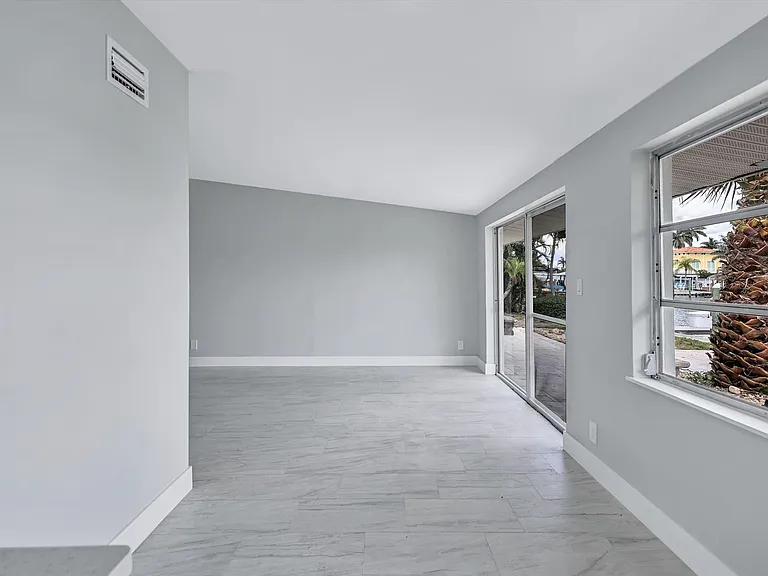 325 Capri Blvd — Photo 47