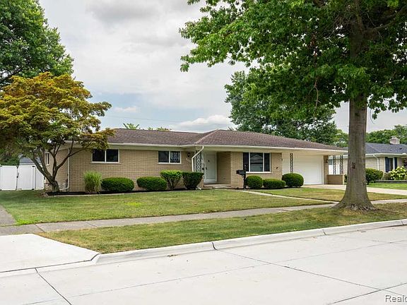 5th image of 32400 Northampton Dr