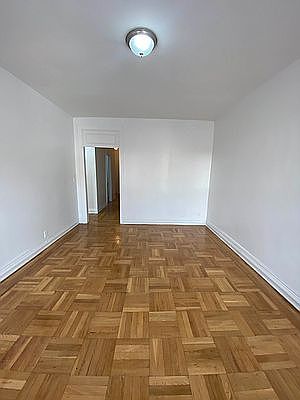 3rd image of 144 E 208th St #Grc