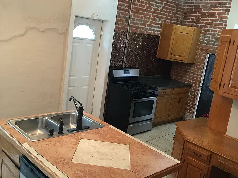 621 N 9th St #1 — Photo 3