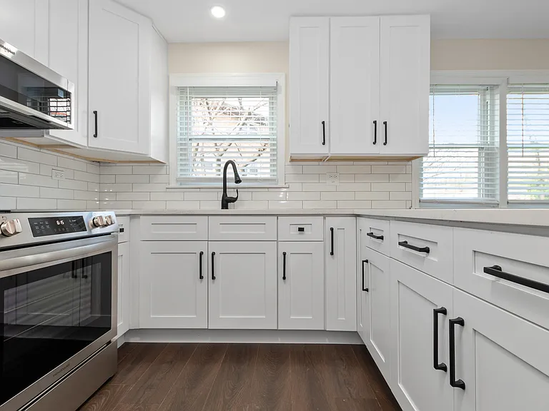 11015 S Lloyd Dr #1 — Photo 2