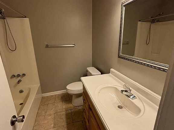 5th image of 717 Clark Dr