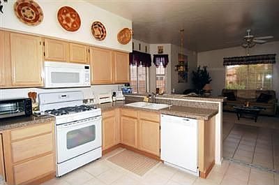 4th image of 10281 N Renard Pl