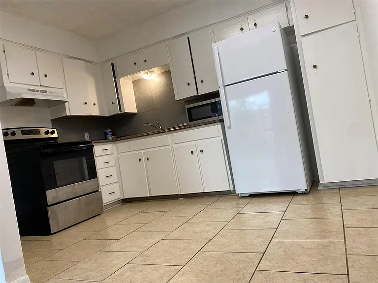 5002 Blue Spruce Cir #A — Photo 22
