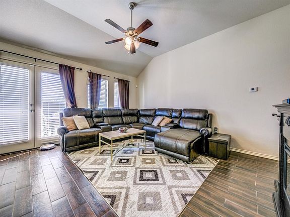 5th image of 1301 Melody Cir