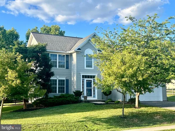201 Eleahs Xing, Greencastle, PA 17225