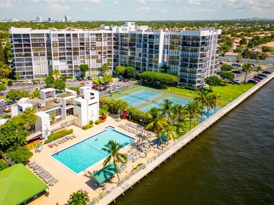 1000 Parkview Dr APT 703, Hallandale Beach, FL, 33009