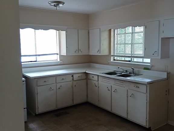 Kitchen & Dinette