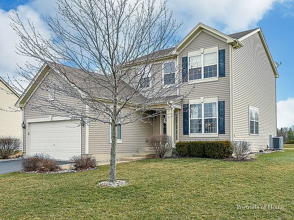 Well maintained lawn (lawn service used)~Asphalt driveway recently re-sealed!