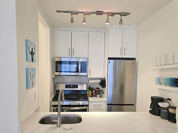 5th image of 5 E 22nd St APT 3E