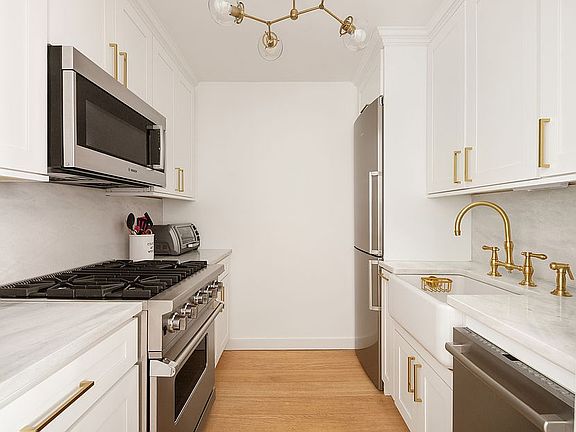 3rd image of 16 W 16th St APT 12KN