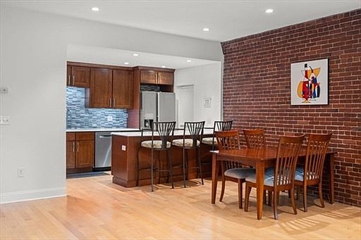 5th image of 142 Commercial St APT 304