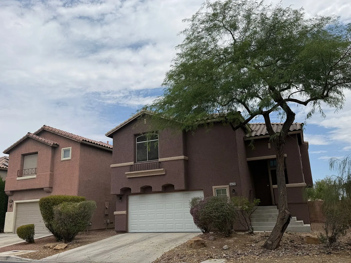 Great 2 Story Home W/ Pool & Spa — Photo 2
