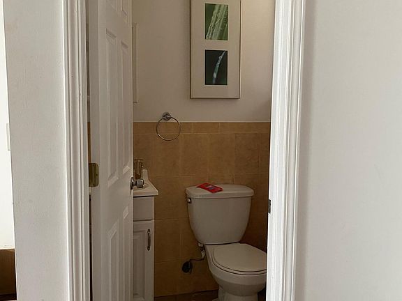 1/2 bath 1st floor