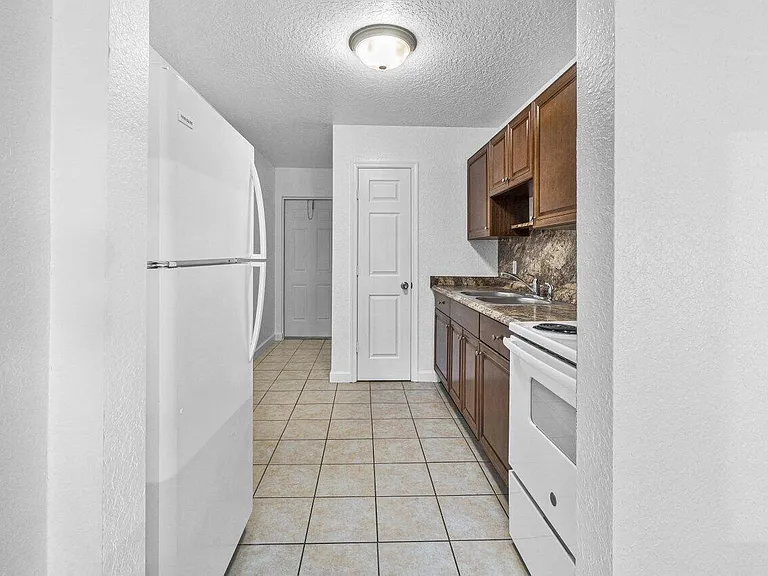 751 Hummingbird Way #1 — Photo 4