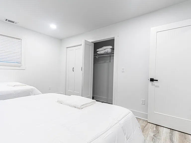 330 Macon Ave — Photo 16