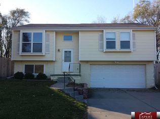 6089 Ville De Sante Dr, Omaha, NE 68104