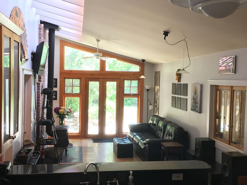 2nd image of 142 Main St