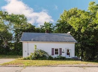 15 Hope Ct, West Warwick, RI 02893