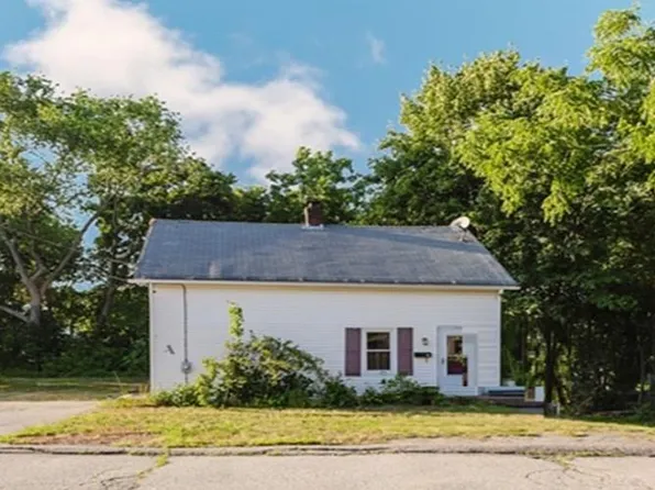 15 Hope Ct, West Warwick, RI 02893