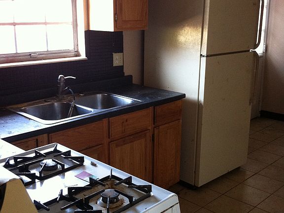 3rd image of 8446 Evans Ave
