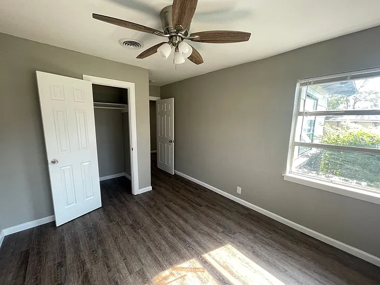 2113 Cloverdale St — Photo 7