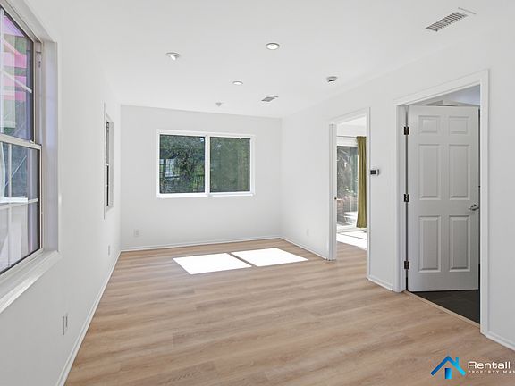 4th image of 2433 Hines Dr