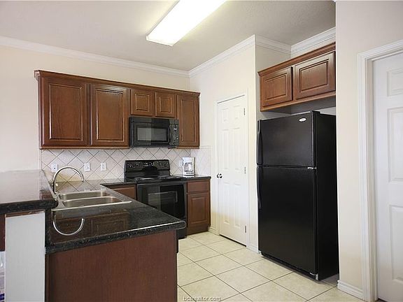 4th image of 260 Forest Dr