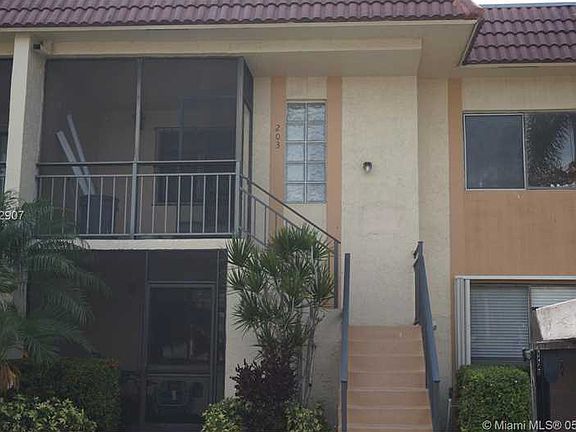 4th image of 321 Lakeview Dr APT 203