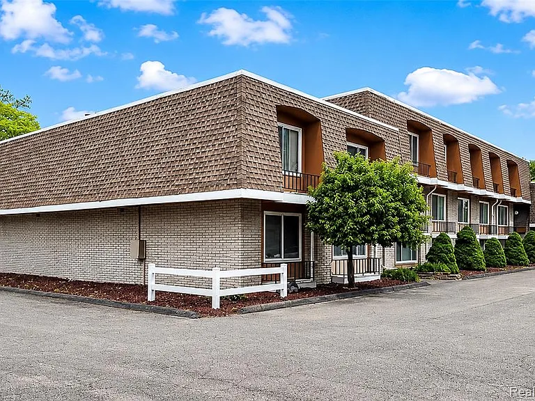 35281 Lewis St — Photo 4