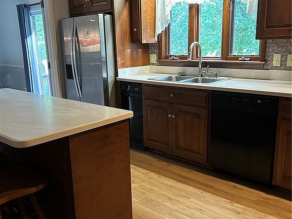 2nd image of 490 N Samuel Dr