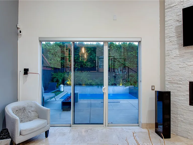 7330 De Soto Ave — Photo 7