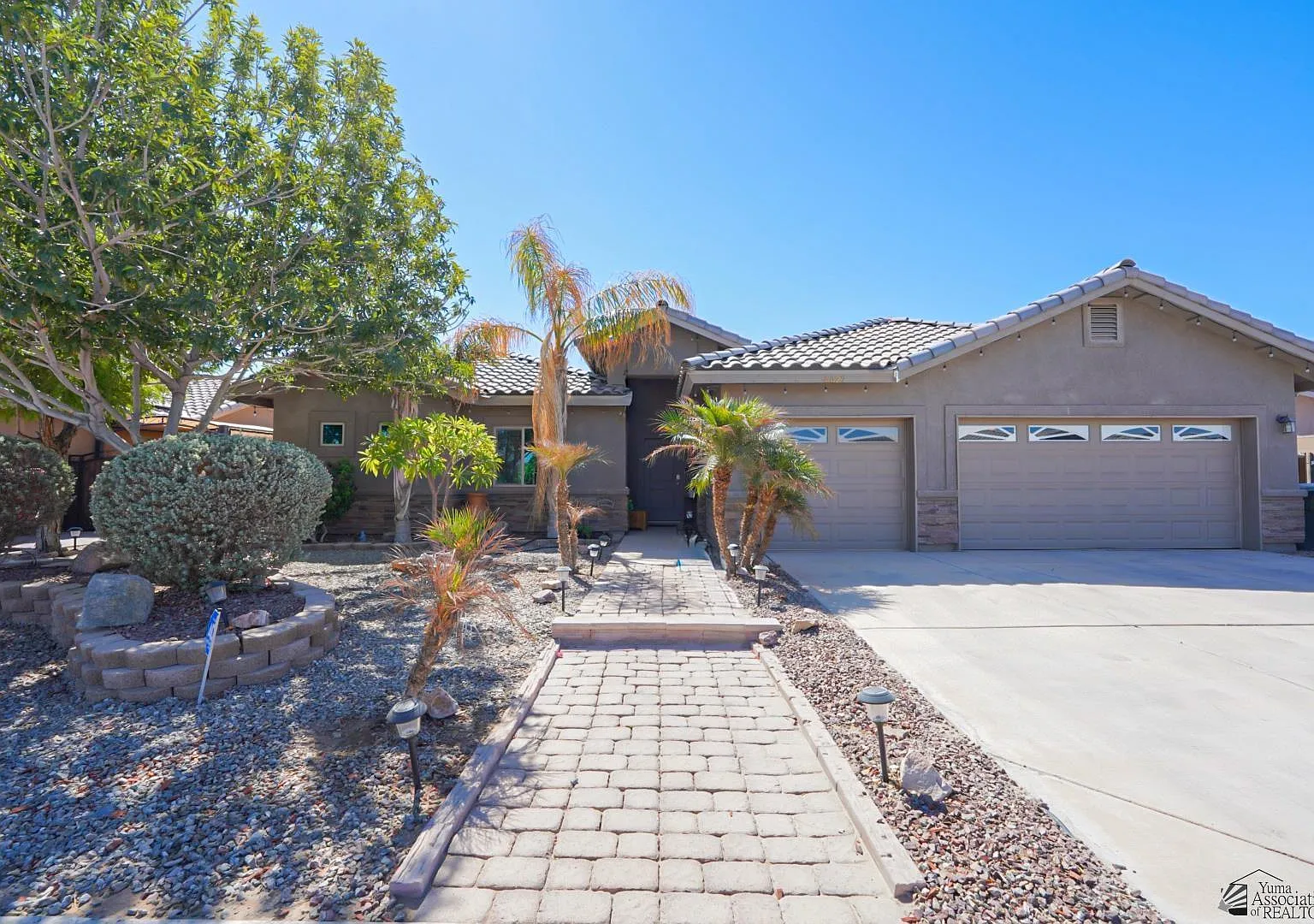 4 bed, 3.0 bath, 2116 sqft, $2,800 — Photo 1