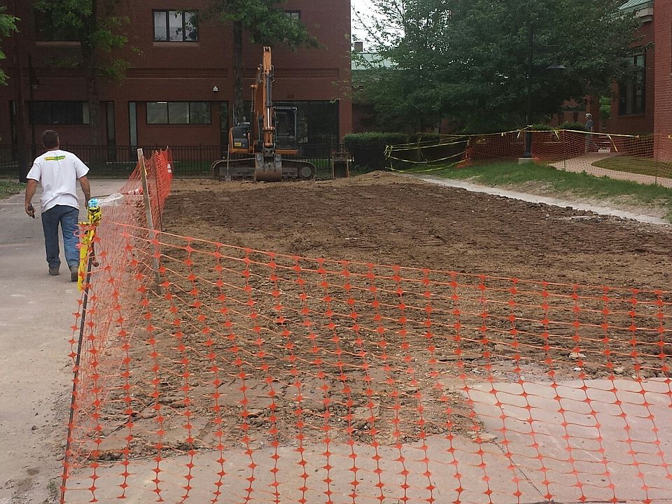 2nd image of 546 Dickson St.