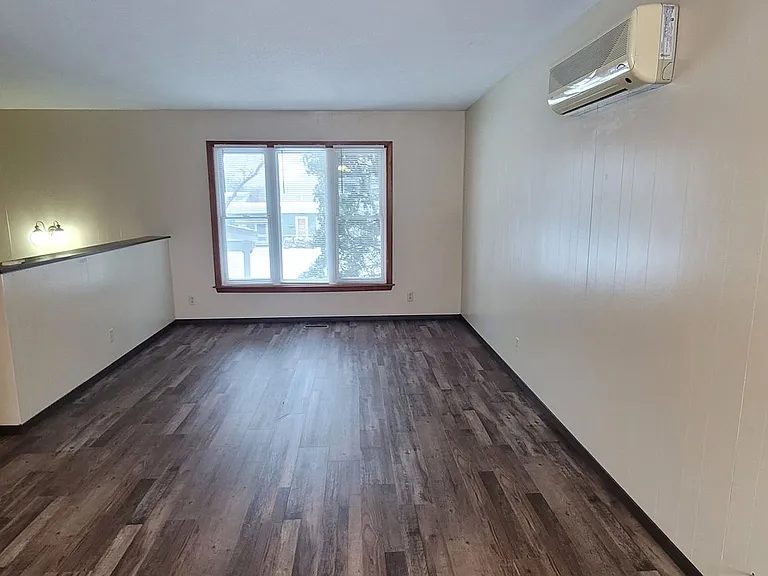 306 Norwood Dr NE — Photo 2