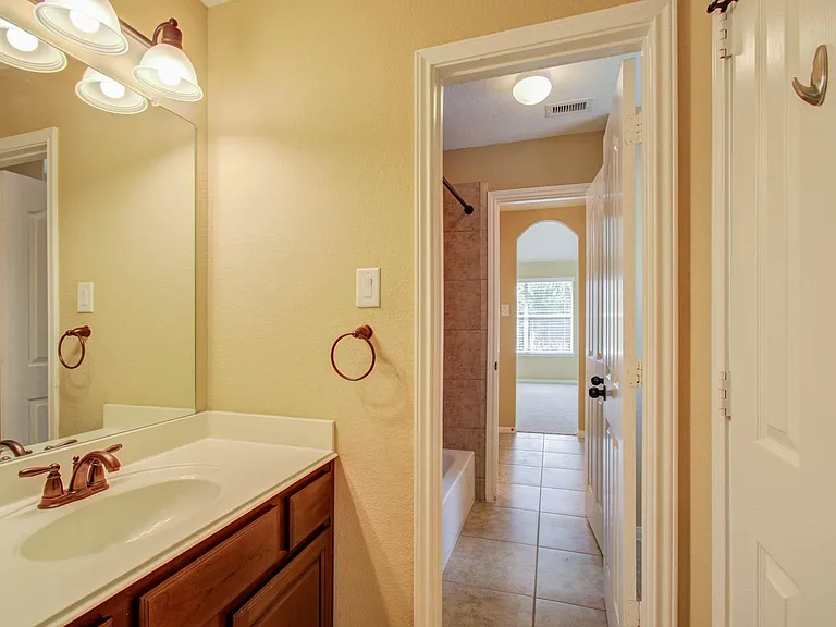 21331 Parham Cir — Photo 42
