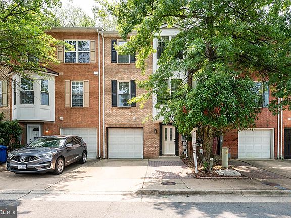 2nd image of 122 Sanborn Pl