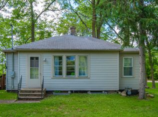 814 Rinear Rd, Antioch, IL 60002