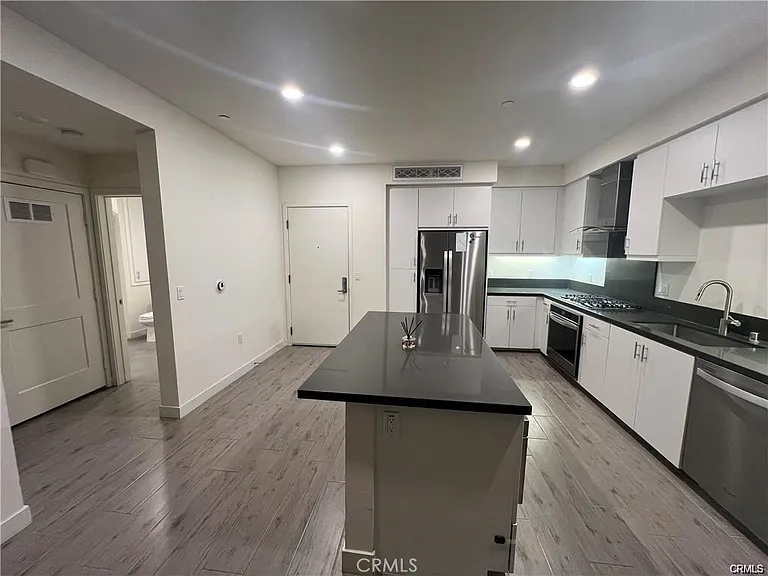 1402 N Nolita — Photo 10